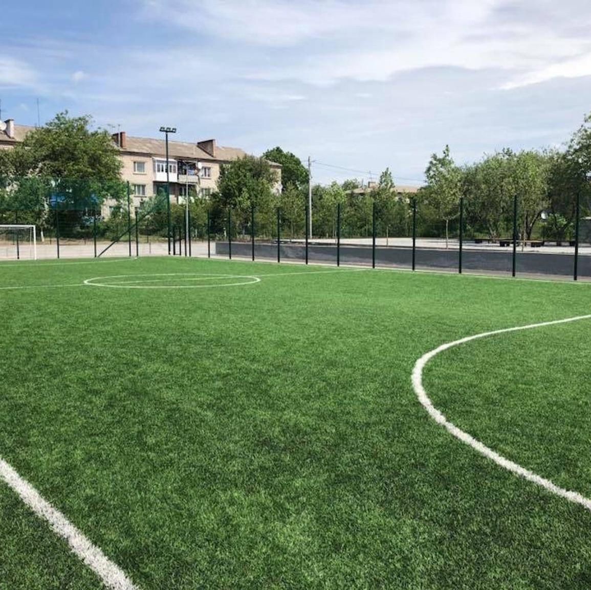 Физкультурно-спортивные сооружения и стадионы